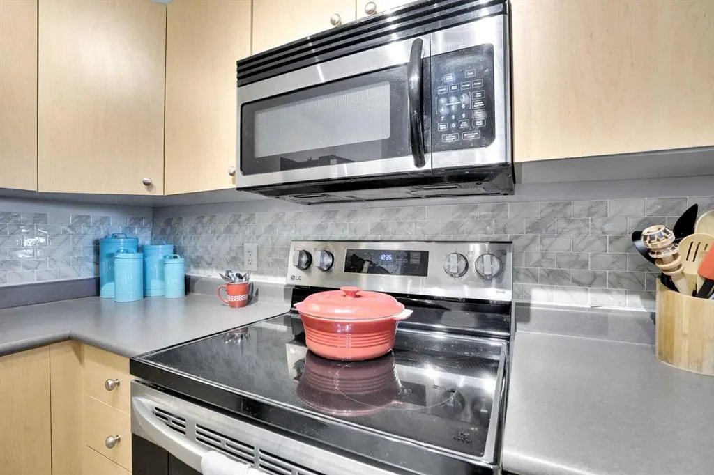 304 Mackenzie Way SW, #6211