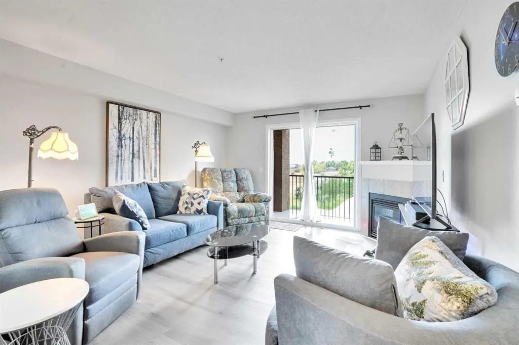 304 Mackenzie Way SW, #6211