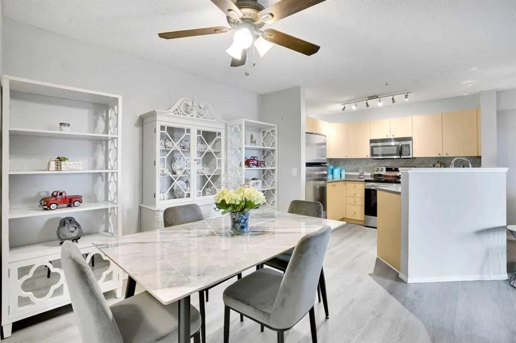 304 Mackenzie Way SW, #6211