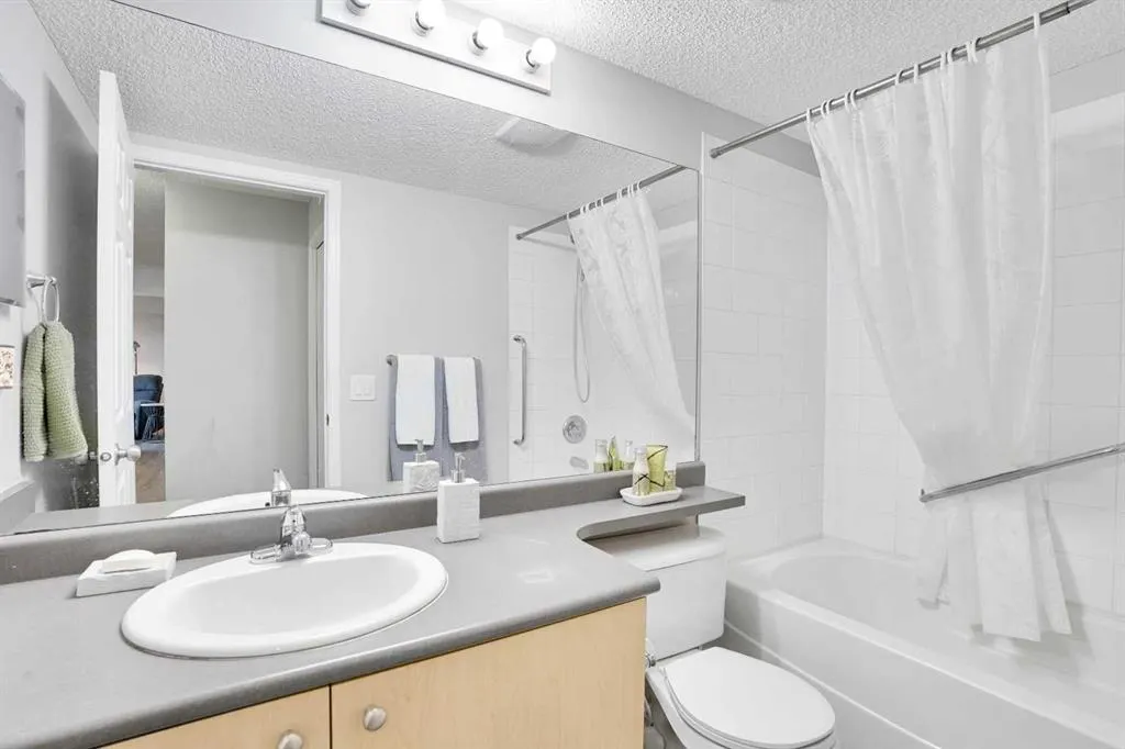 304 Mackenzie Way SW, #6211