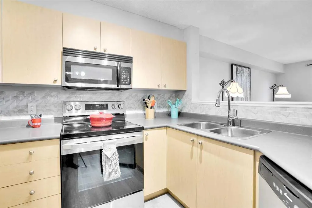 304 Mackenzie Way SW, #6211