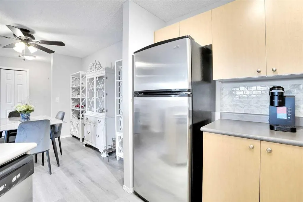 304 Mackenzie Way SW, #6211