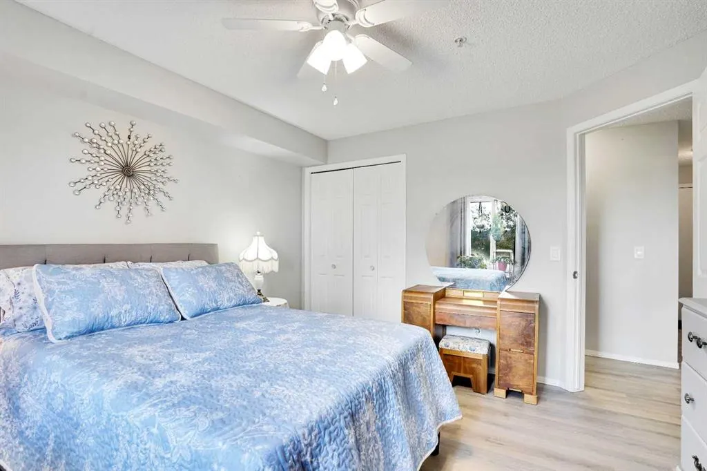 304 Mackenzie Way SW, #6211