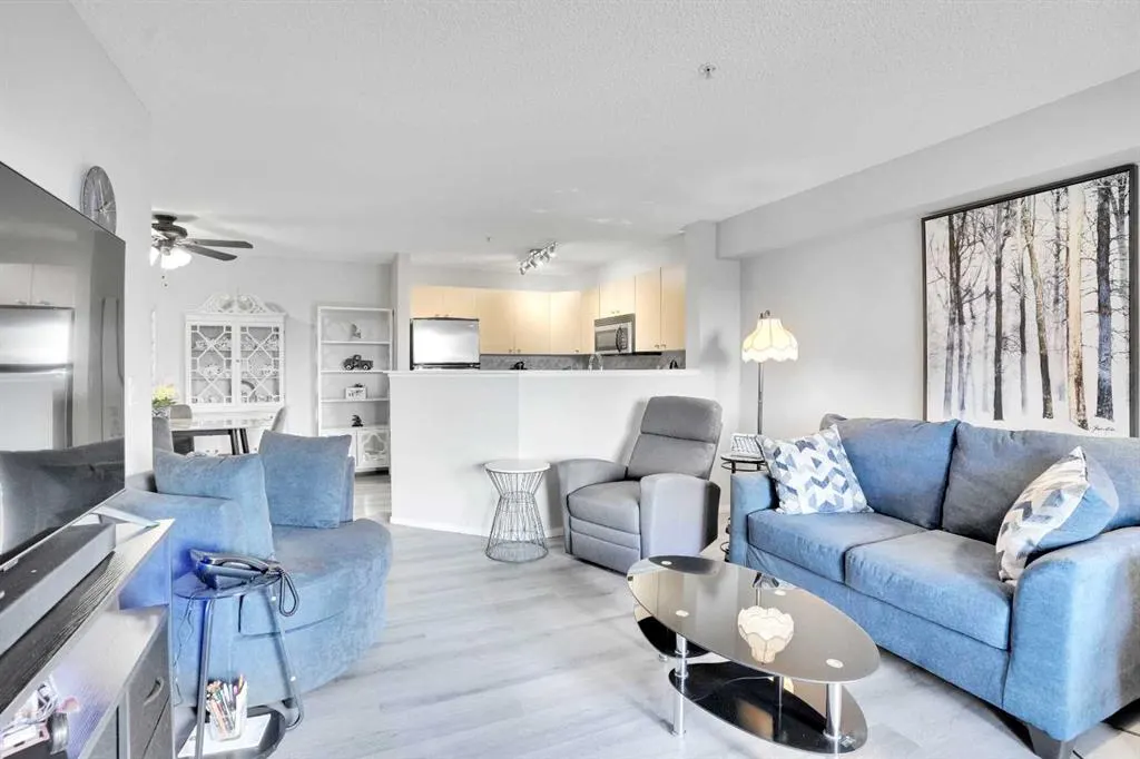 304 Mackenzie Way SW, #6211
