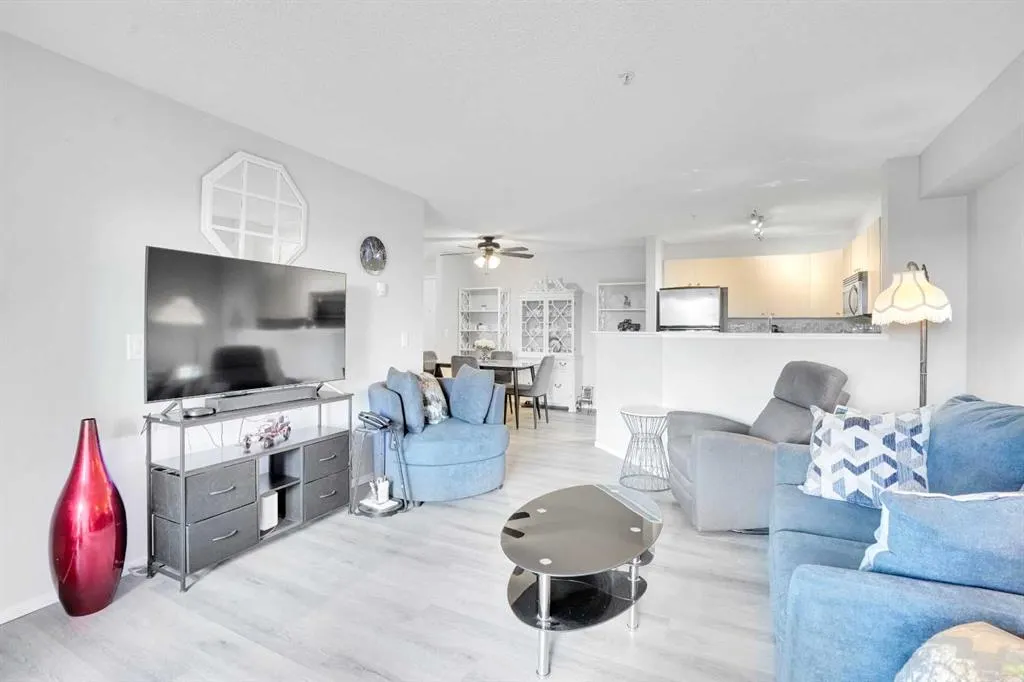 304 Mackenzie Way SW, #6211
