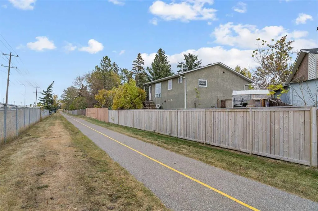 305 Whitehill Place NE