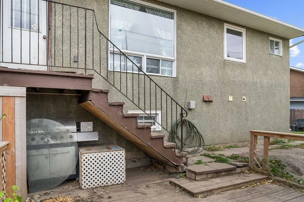 305 Whitehill Place NE