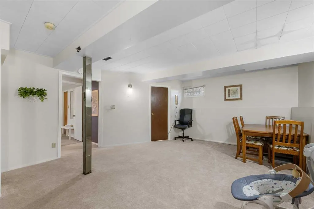 305 Whitehill Place NE