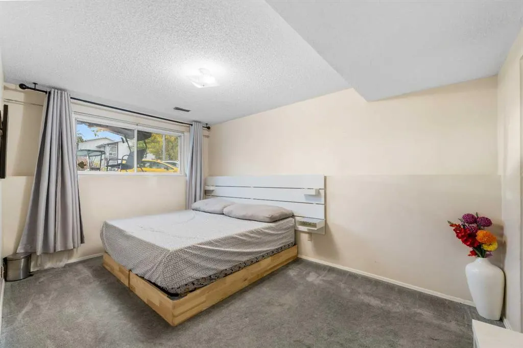 305 Whitehill Place NE