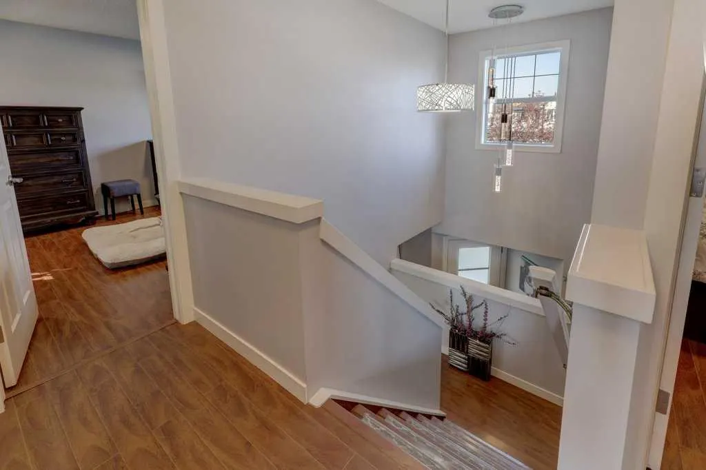 43 Canoe Square SW