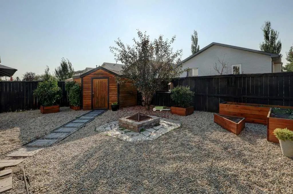 43 Canoe Square SW