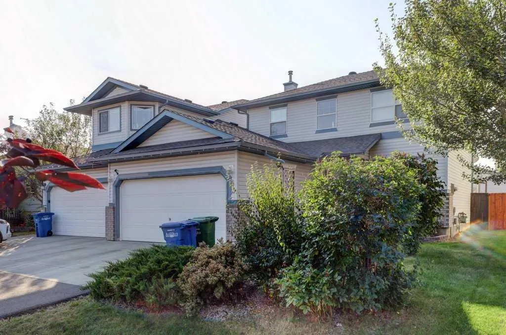 43 Canoe Square SW
