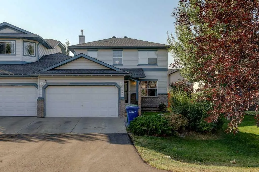 43 Canoe Square SW