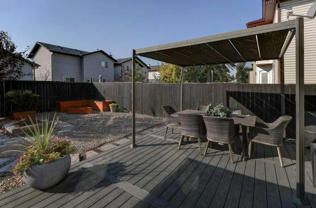 43 Canoe Square SW