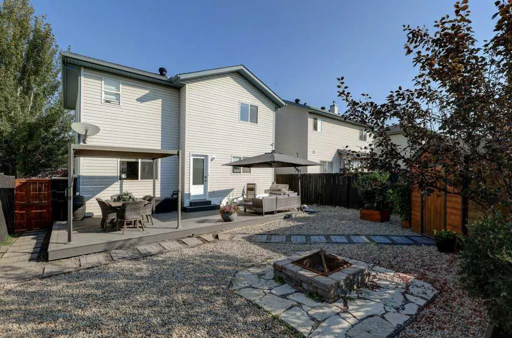 43 Canoe Square SW