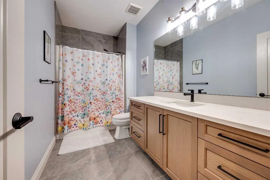 125 Larratt Close