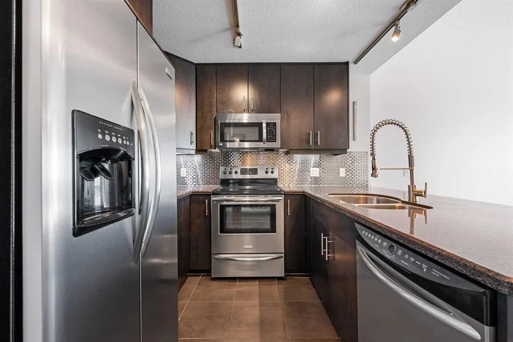 210 15 Avenue SE, #3206