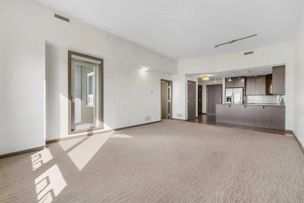 210 15 Avenue SE, #3206