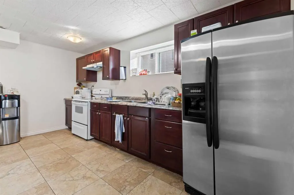 253 Coral Shores Cape NE