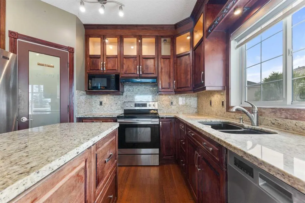 253 Coral Shores Cape NE