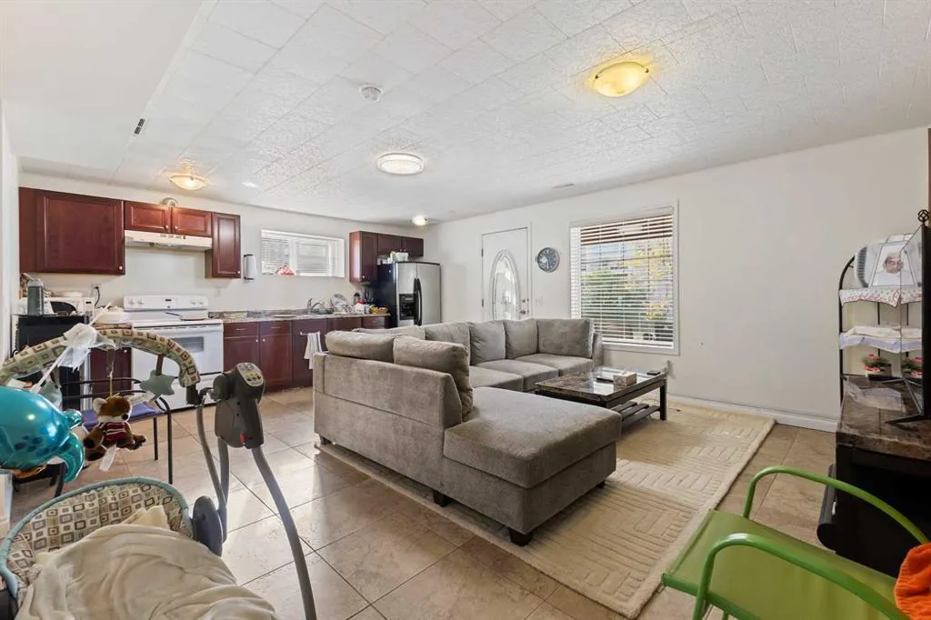 253 Coral Shores Cape NE