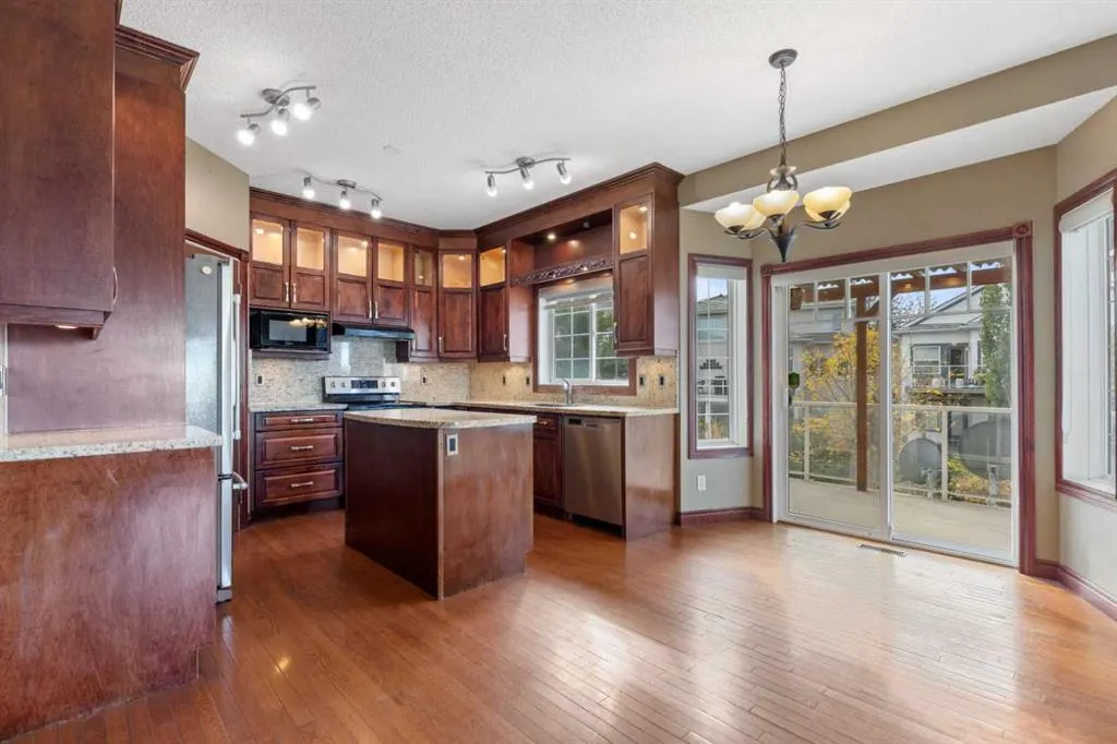 253 Coral Shores Cape NE