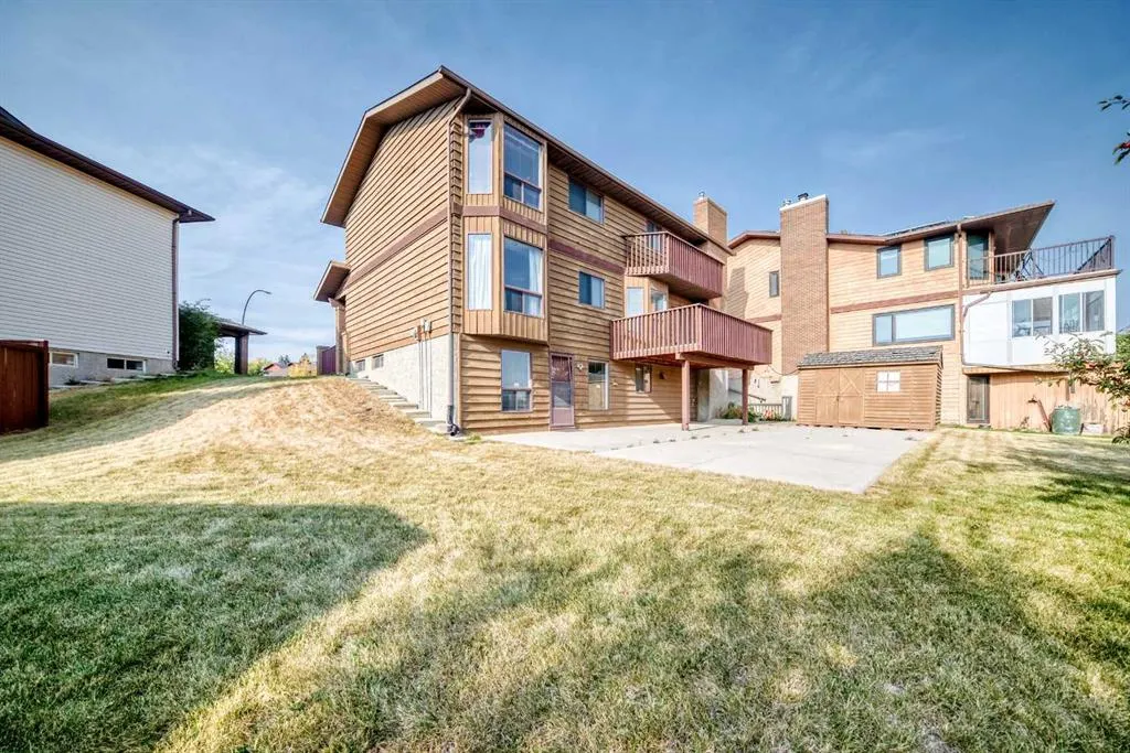 16 Edgeland Bay NW