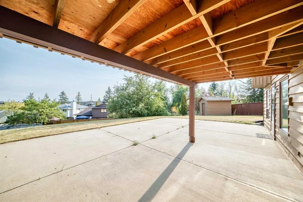 16 Edgeland Bay NW
