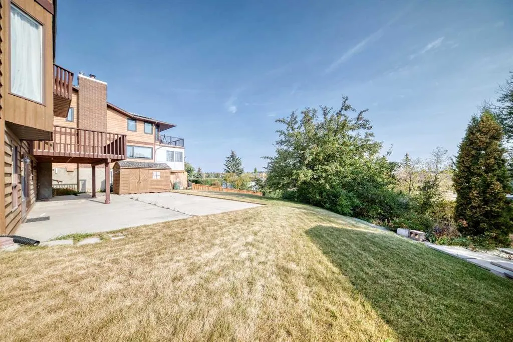 16 Edgeland Bay NW