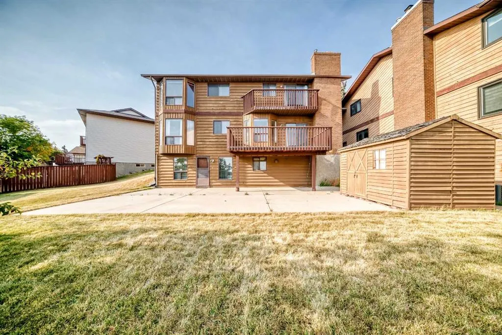 16 Edgeland Bay NW