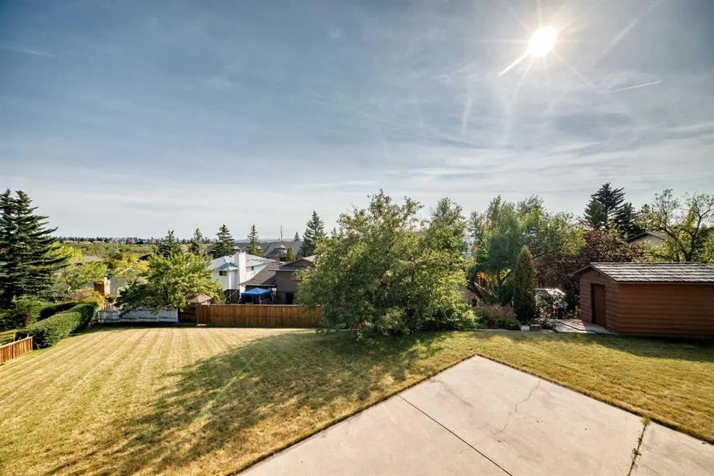 16 Edgeland Bay NW