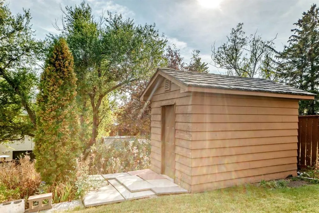 16 Edgeland Bay NW