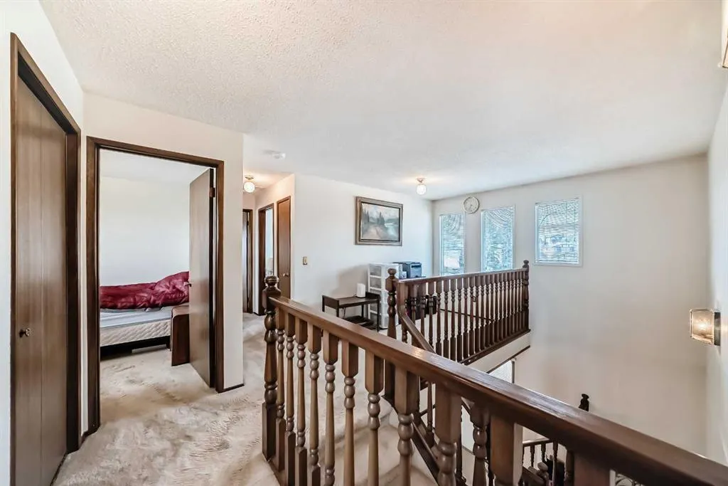 16 Edgeland Bay NW
