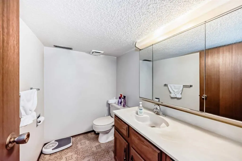 16 Edgeland Bay NW