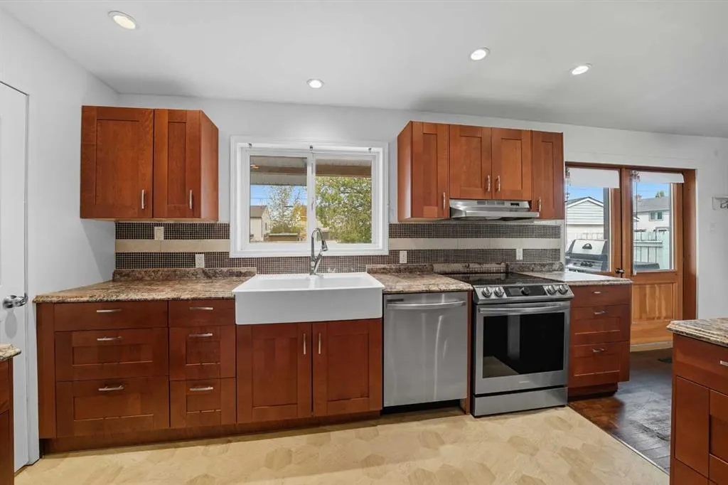 635 Maple Crescent