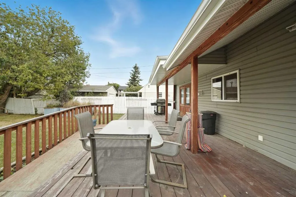 635 Maple Crescent