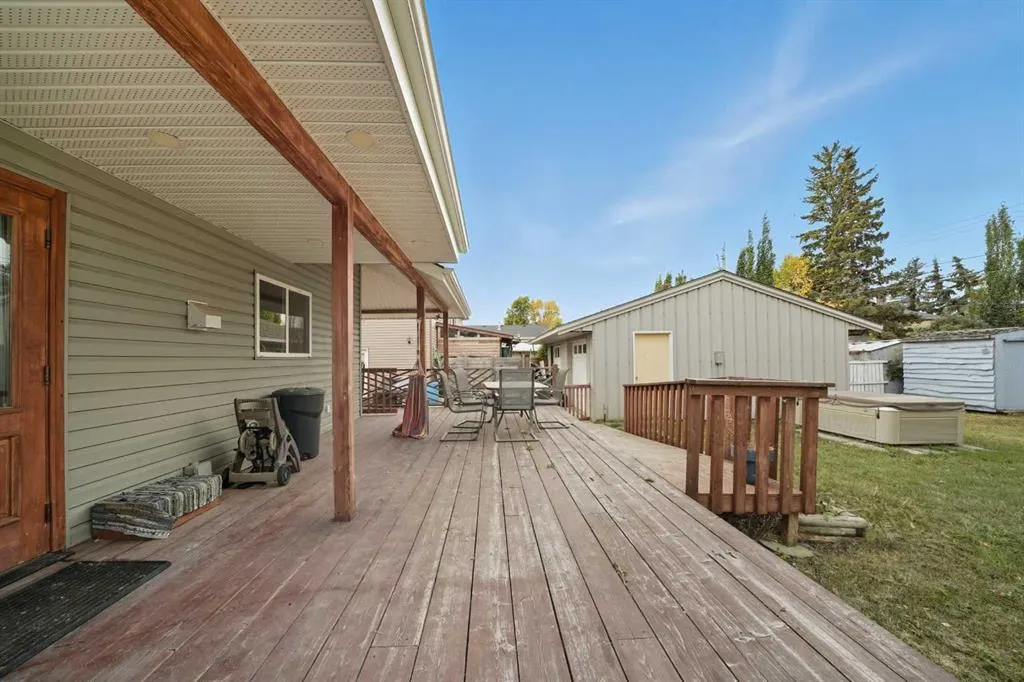 635 Maple Crescent