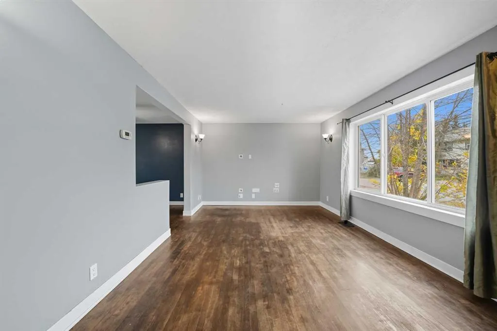 635 Maple Crescent