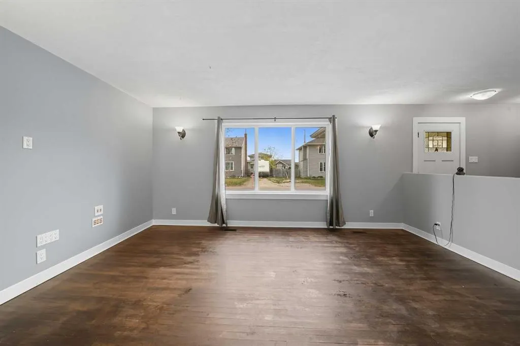 635 Maple Crescent