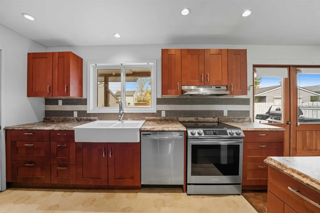 635 Maple Crescent