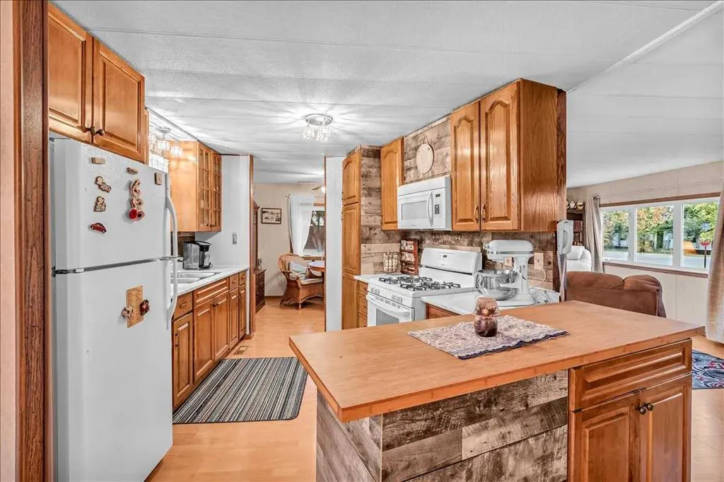 112 2 Street W