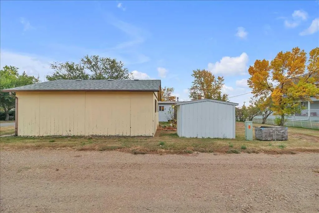 112 2 Street W