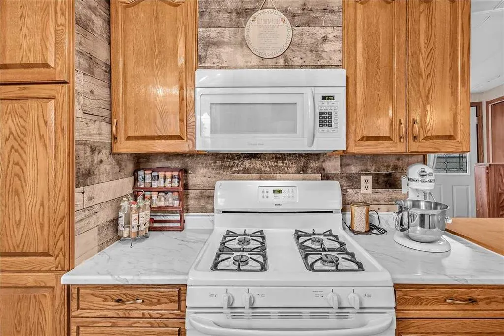 112 2 Street W