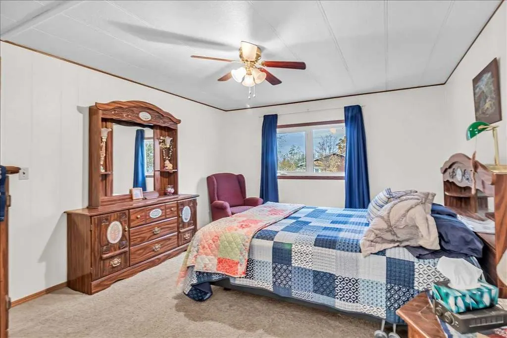 112 2 Street W