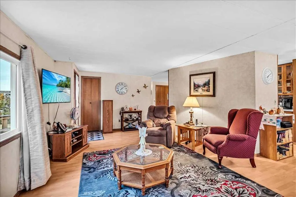 112 2 Street W