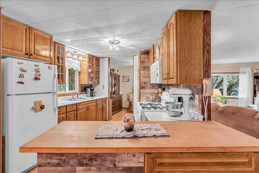 112 2 Street W