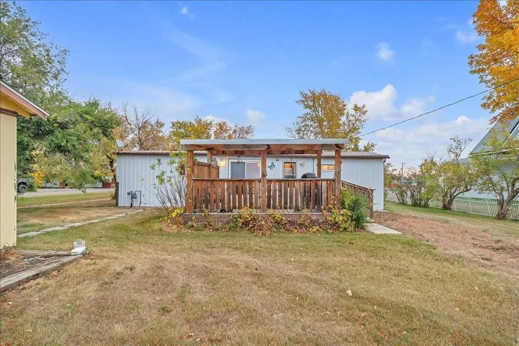112 2 Street W