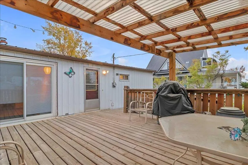 112 2 Street W