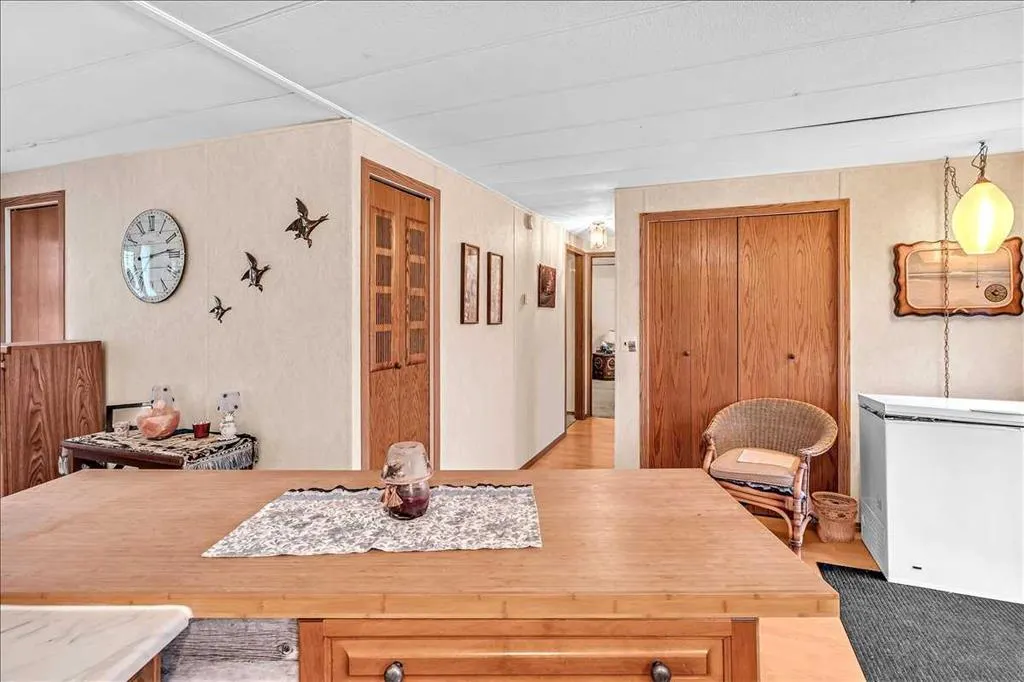 112 2 Street W