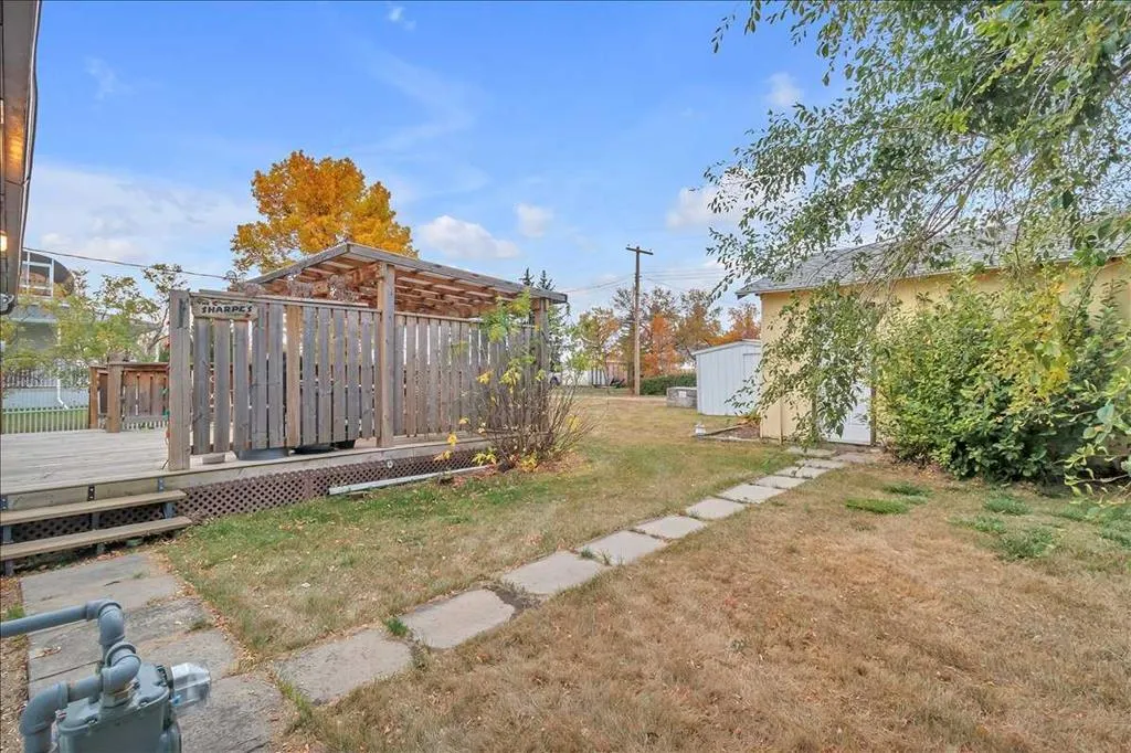 112 2 Street W